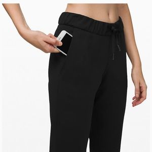 Lululemon on the fly pant